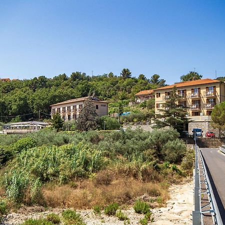 Albergo Ristorante San Matteo San Bartolomeo Al Mare Exterior photo