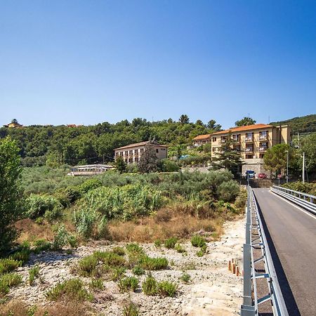 Albergo Ristorante San Matteo San Bartolomeo Al Mare Exterior photo