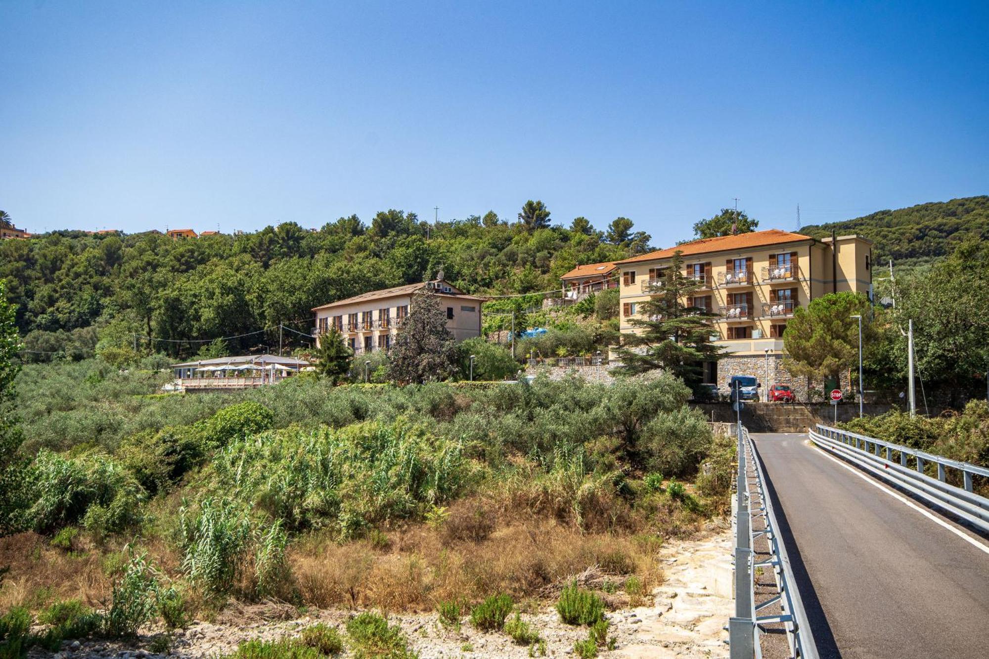 Albergo Ristorante San Matteo San Bartolomeo Al Mare Exterior photo