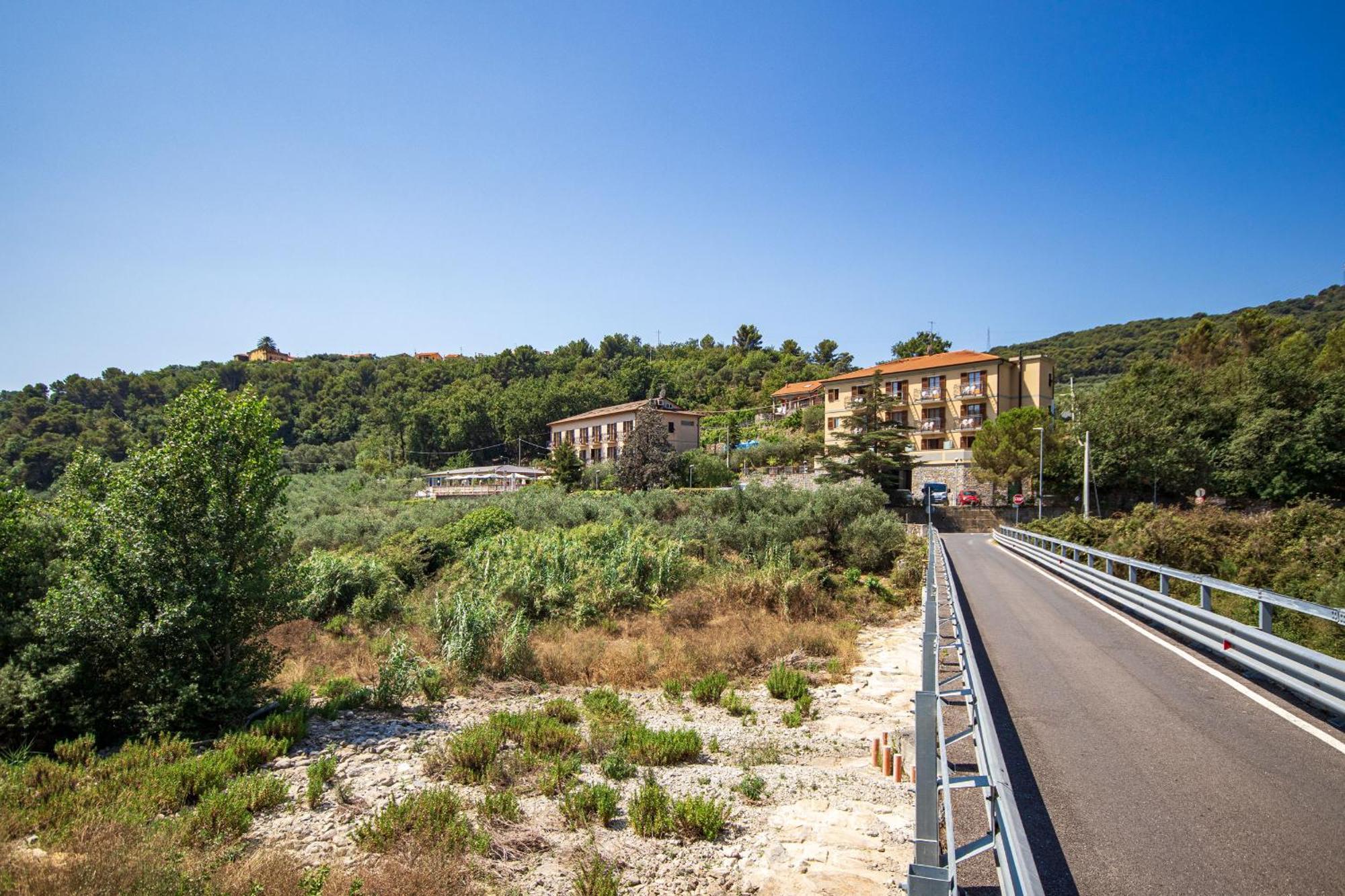 Albergo Ristorante San Matteo San Bartolomeo Al Mare Exterior photo