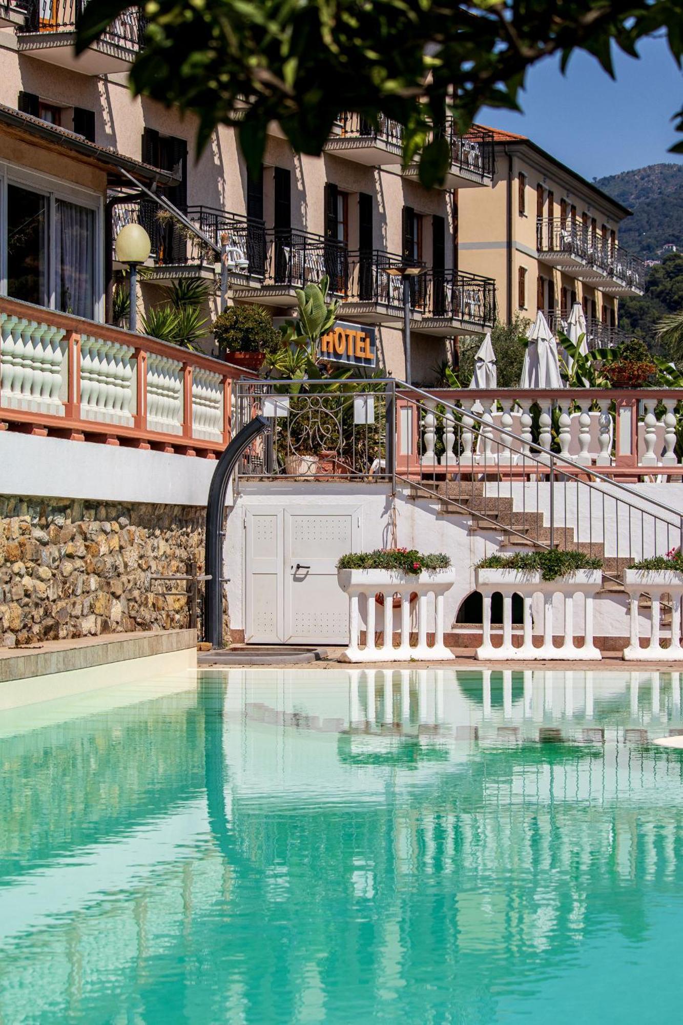 Albergo Ristorante San Matteo San Bartolomeo Al Mare Exterior photo