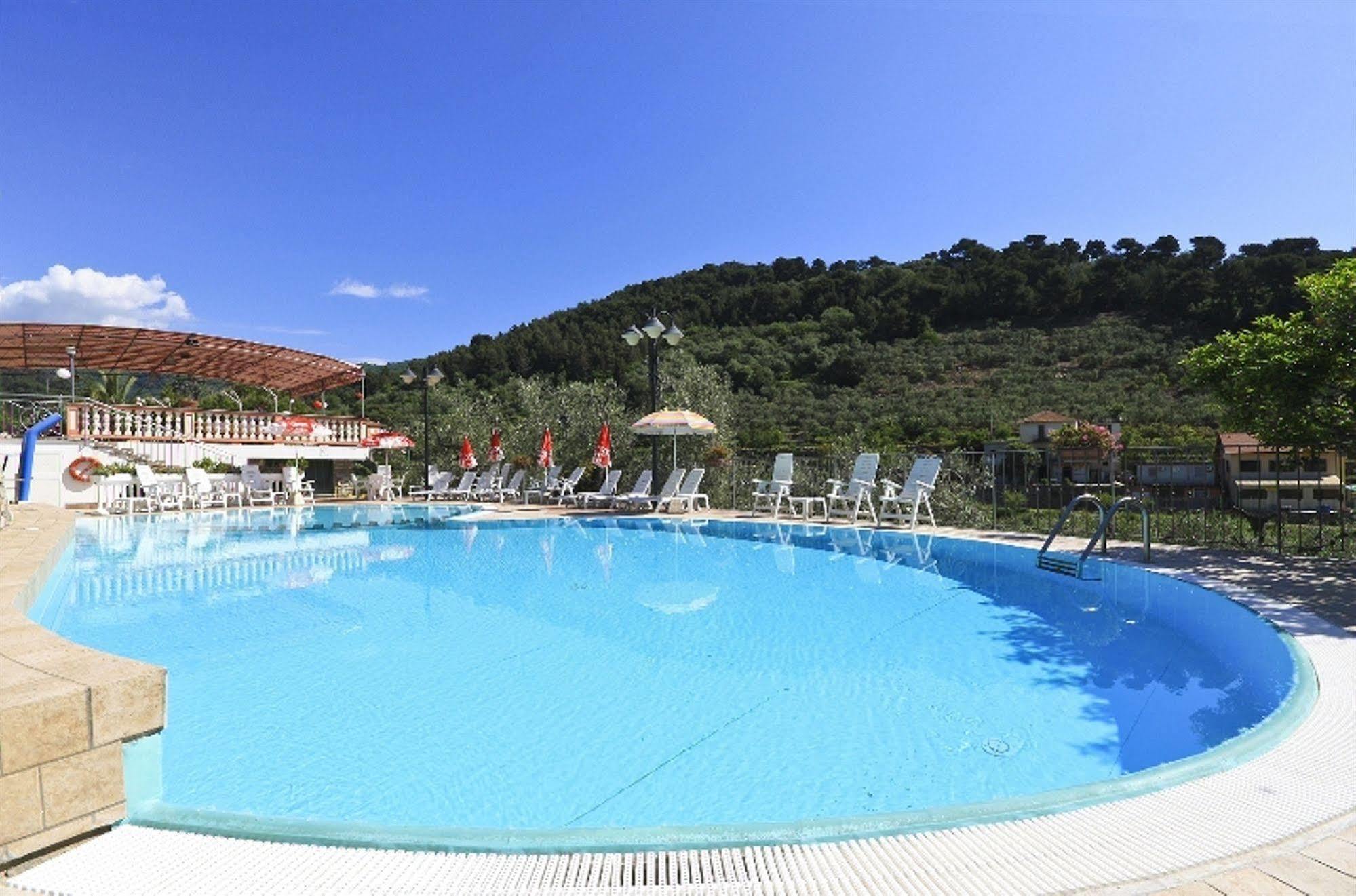 Albergo Ristorante San Matteo San Bartolomeo Al Mare Exterior photo